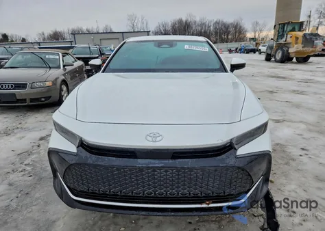 2024 Toyota Crown Xle z USA, uszkodzony, nr VIN JTDAAAAF2R3028193